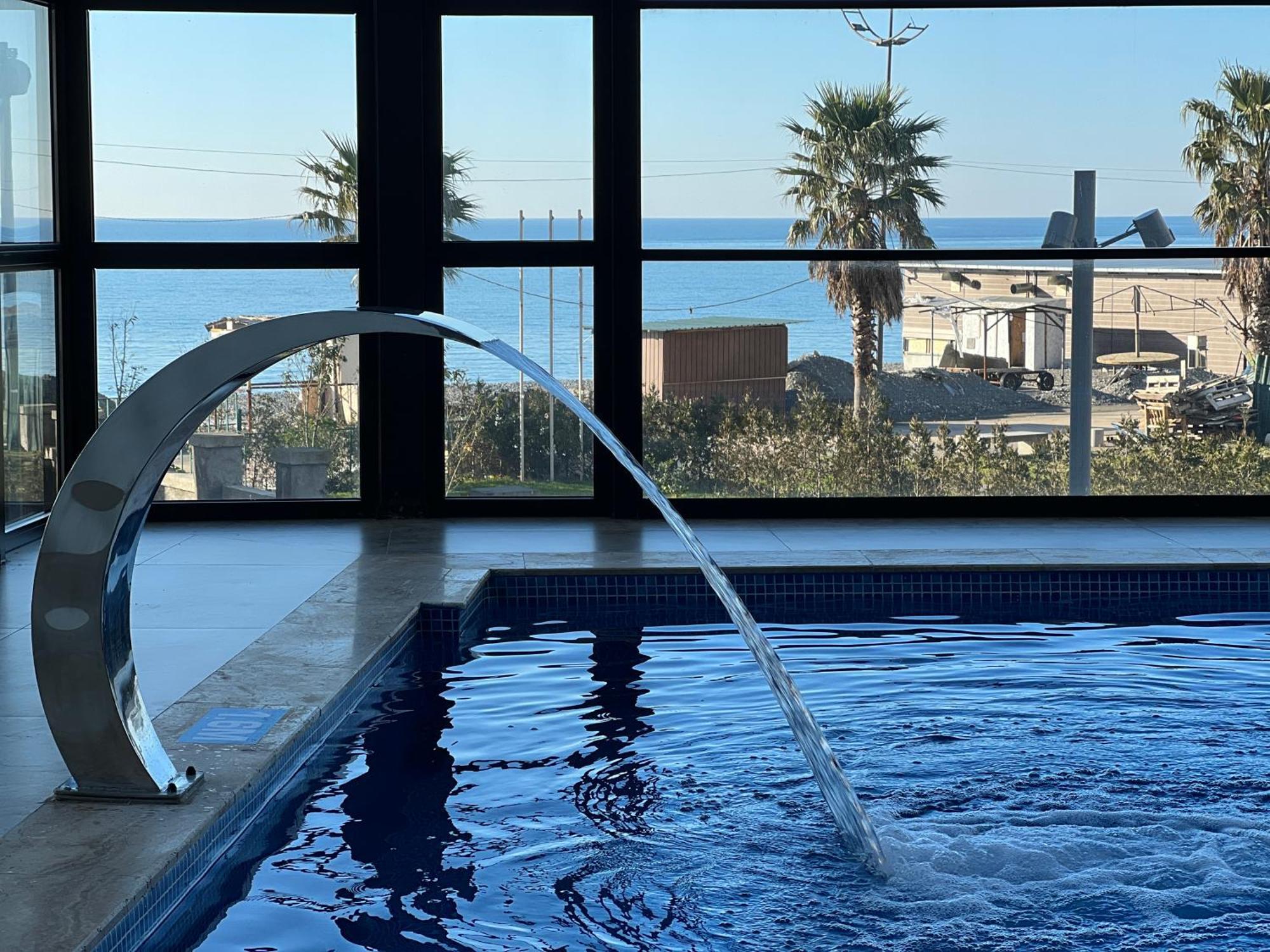 Hotel Navi Батуми Экстерьер фото