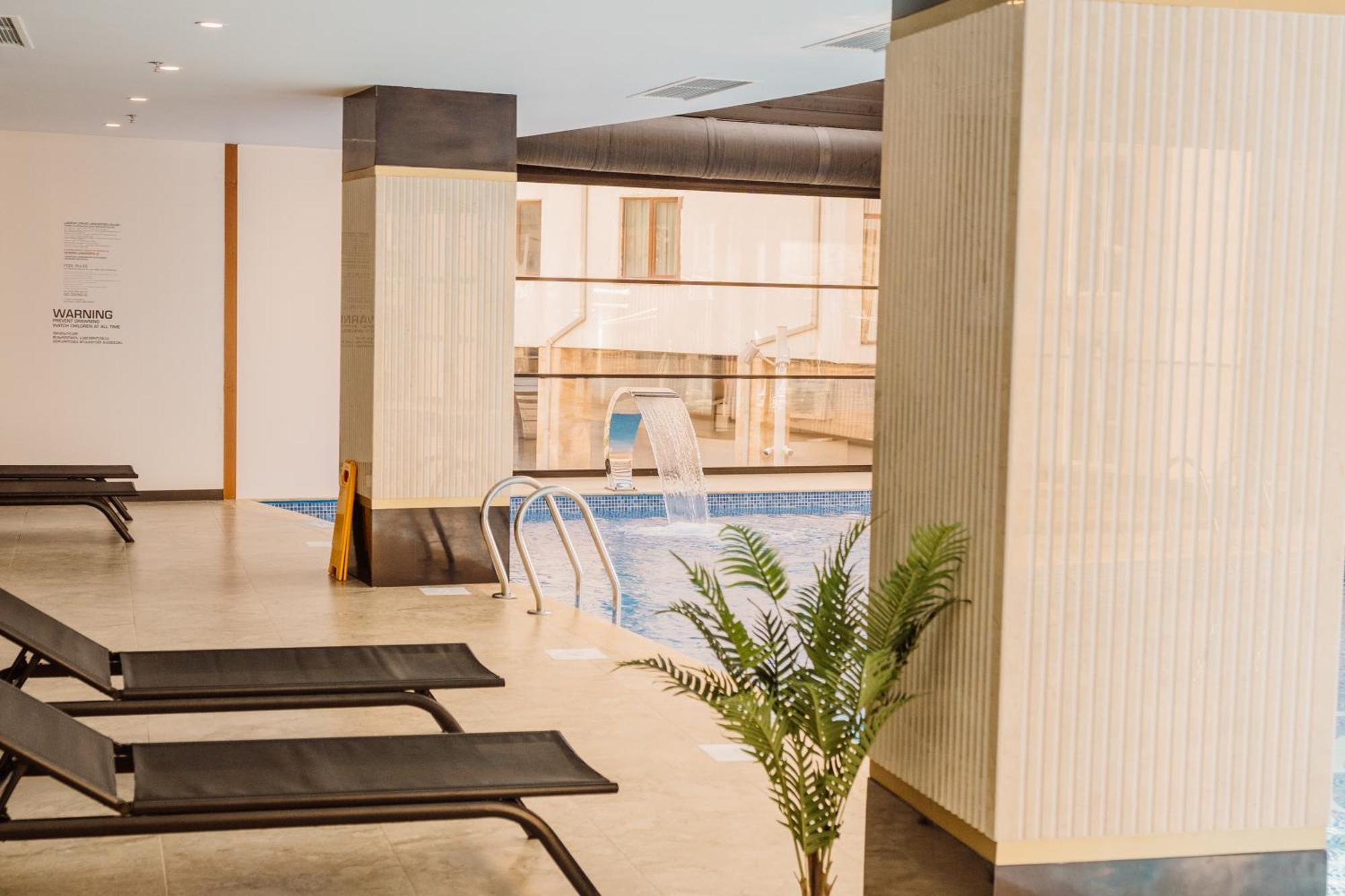 Hotel Navi Батуми Экстерьер фото
