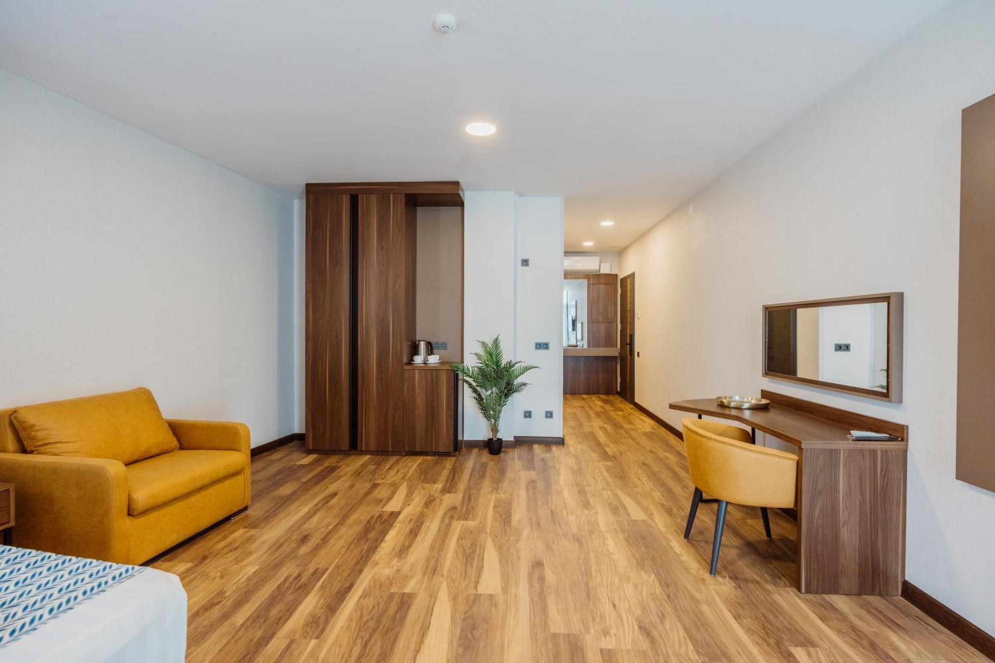 Hotel Navi Батуми Экстерьер фото