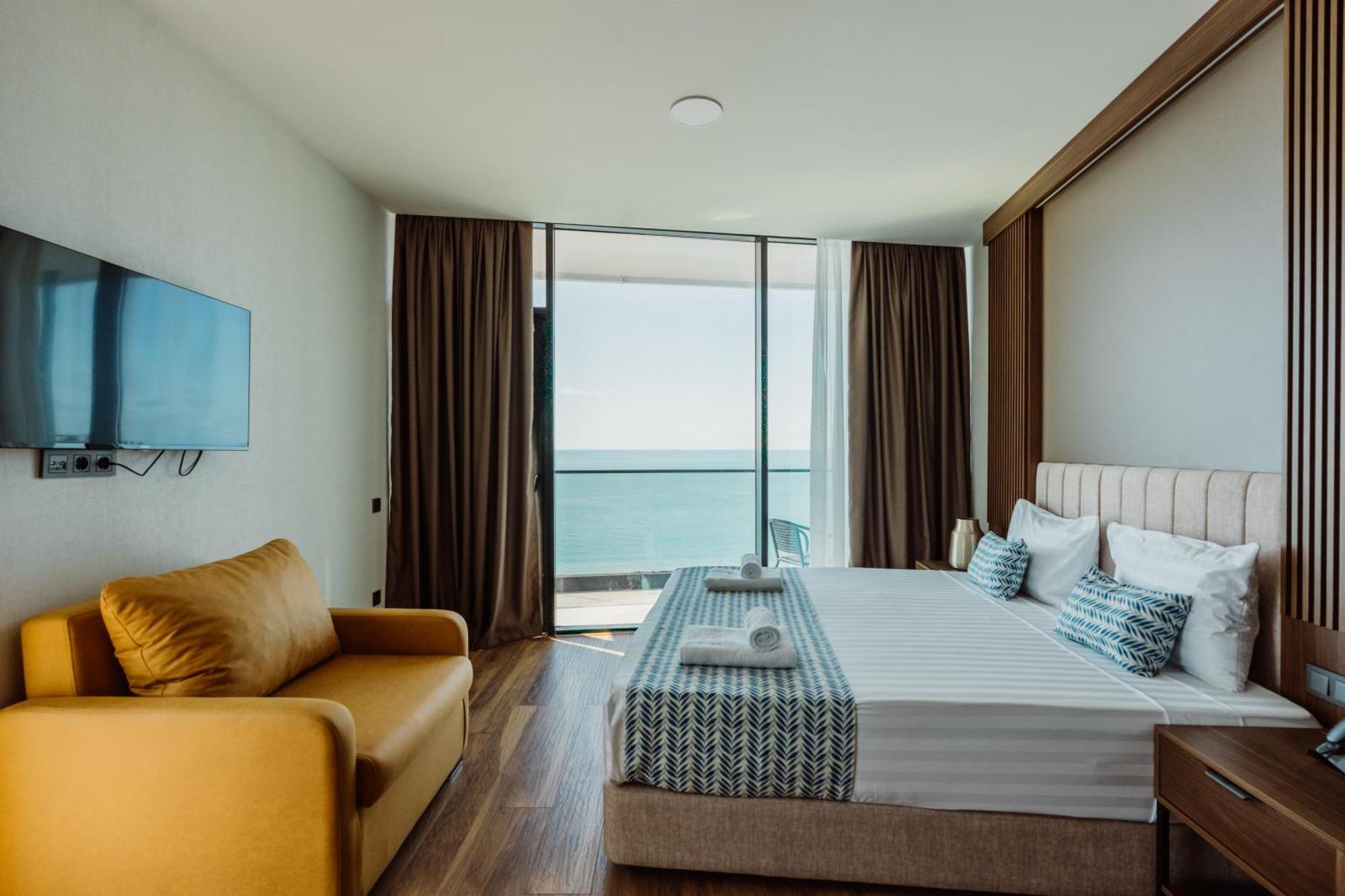 Hotel Navi Батуми Экстерьер фото