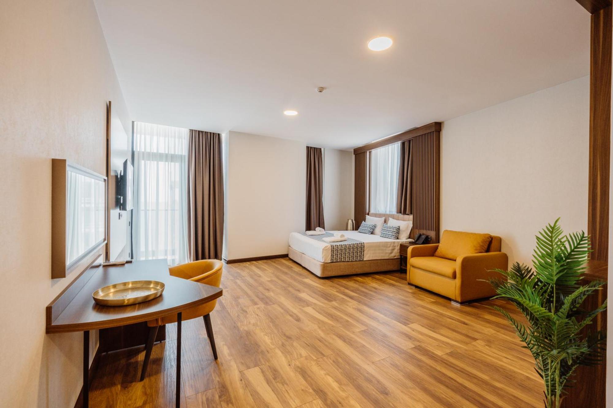 Hotel Navi Батуми Экстерьер фото