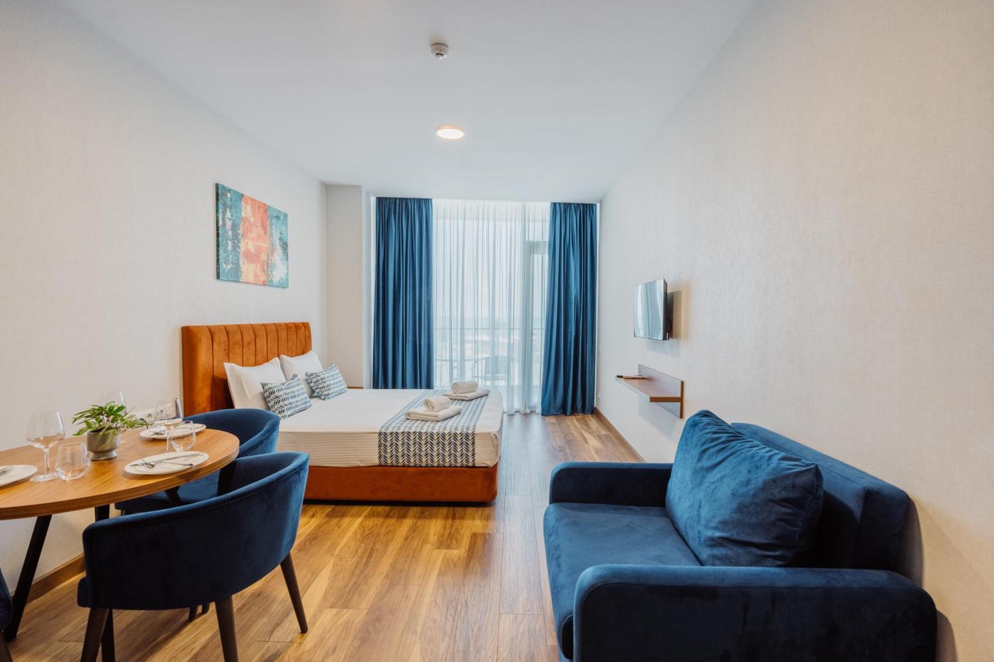 Hotel Navi Батуми Экстерьер фото