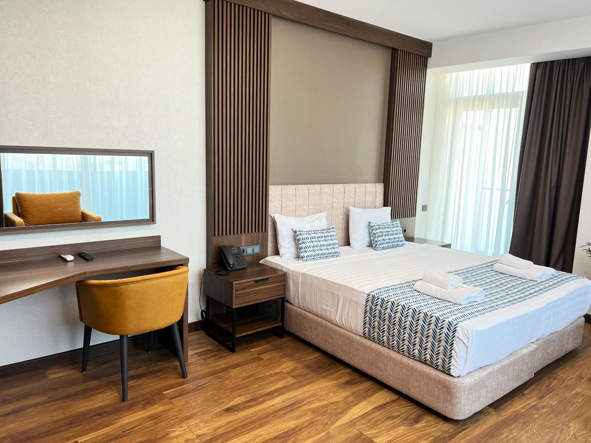 Hotel Navi Батуми Экстерьер фото