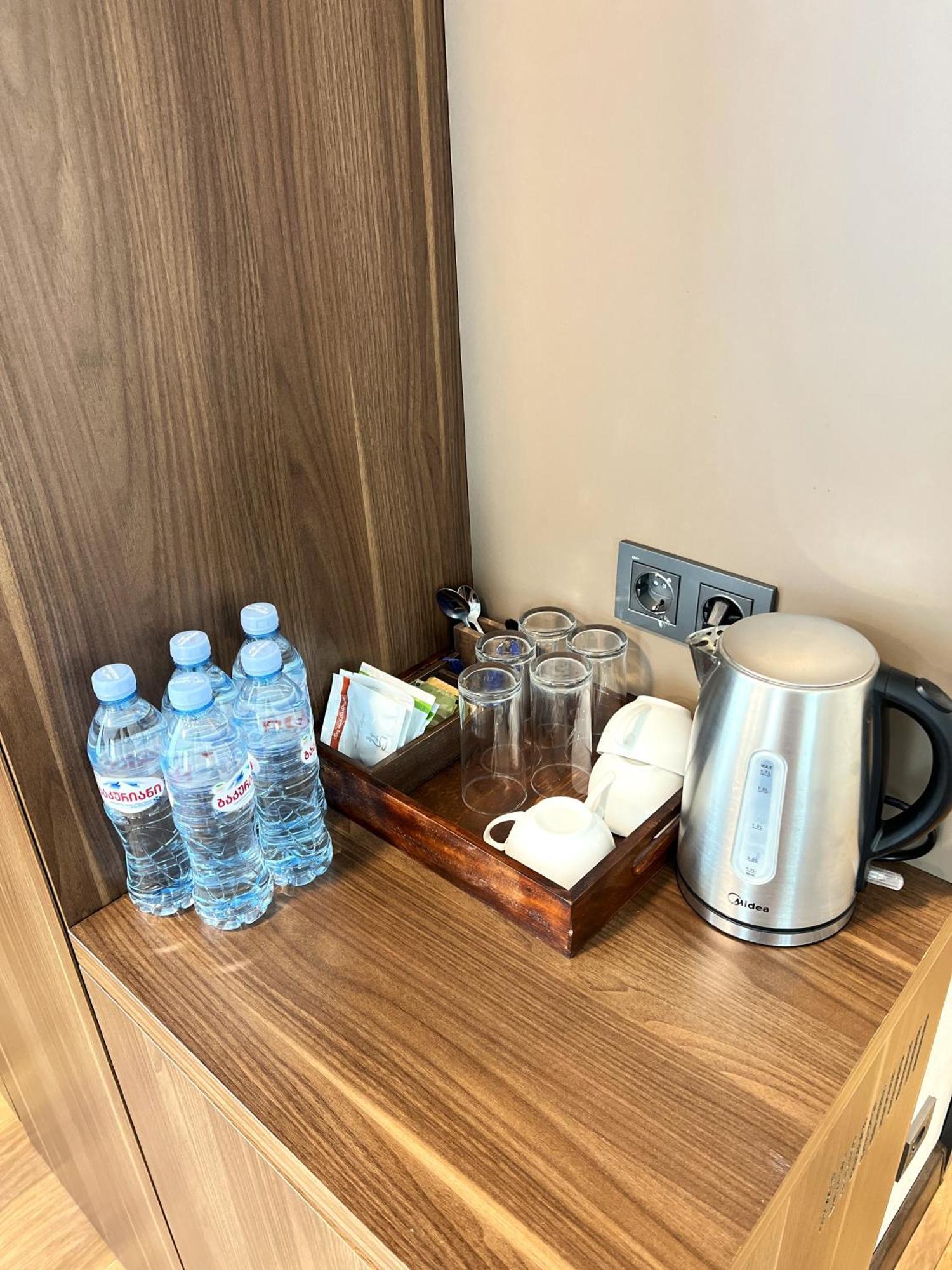 Hotel Navi Батуми Экстерьер фото