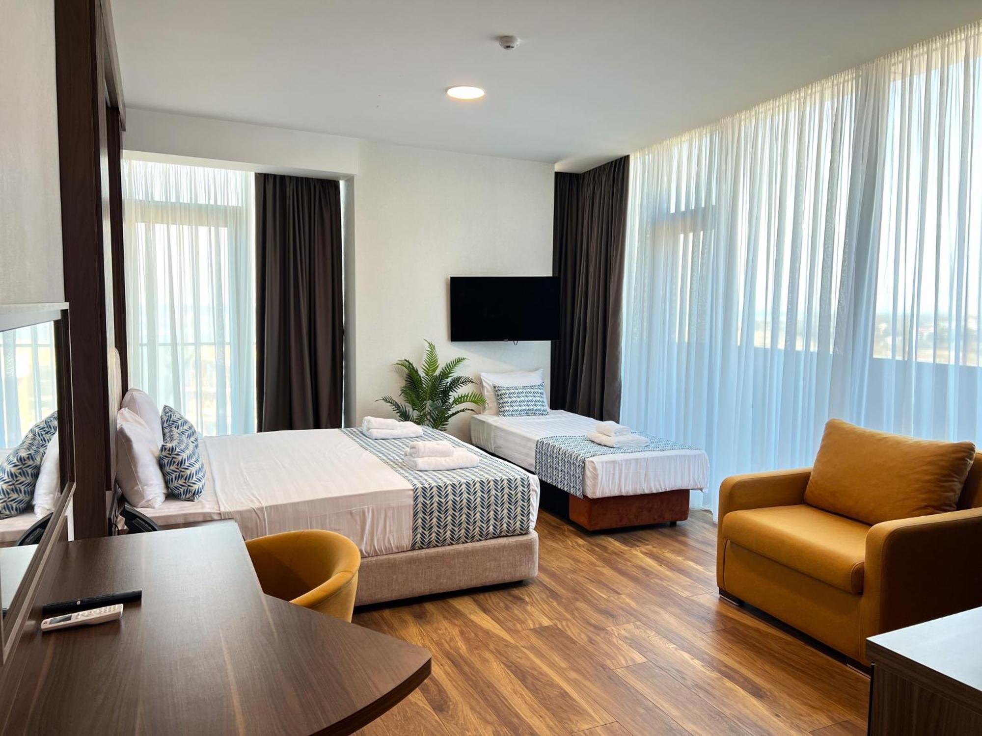 Hotel Navi Батуми Экстерьер фото